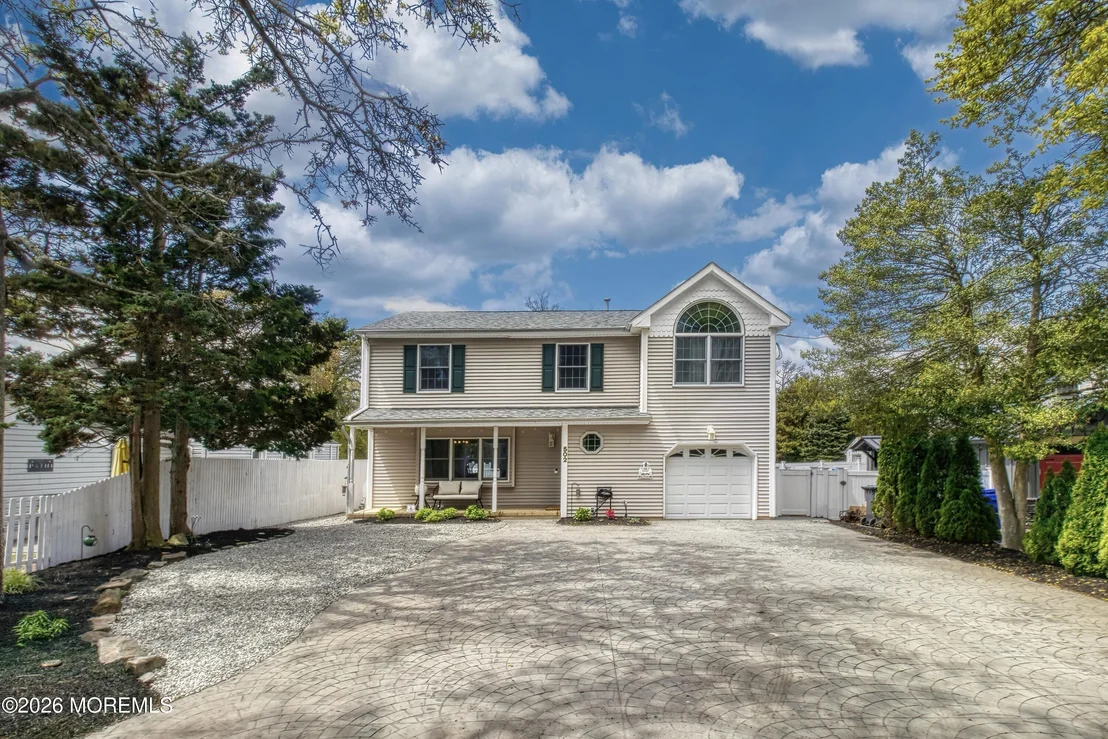 Photo of 502 Yew Drive