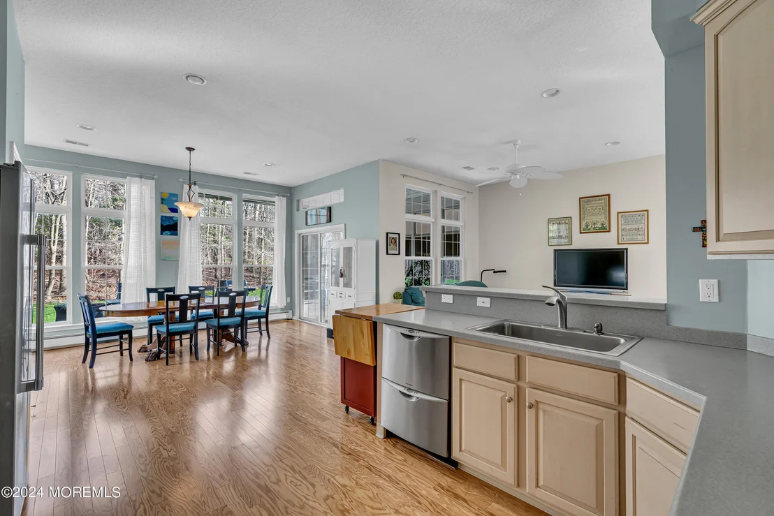 Photo of 2584 Collier Road