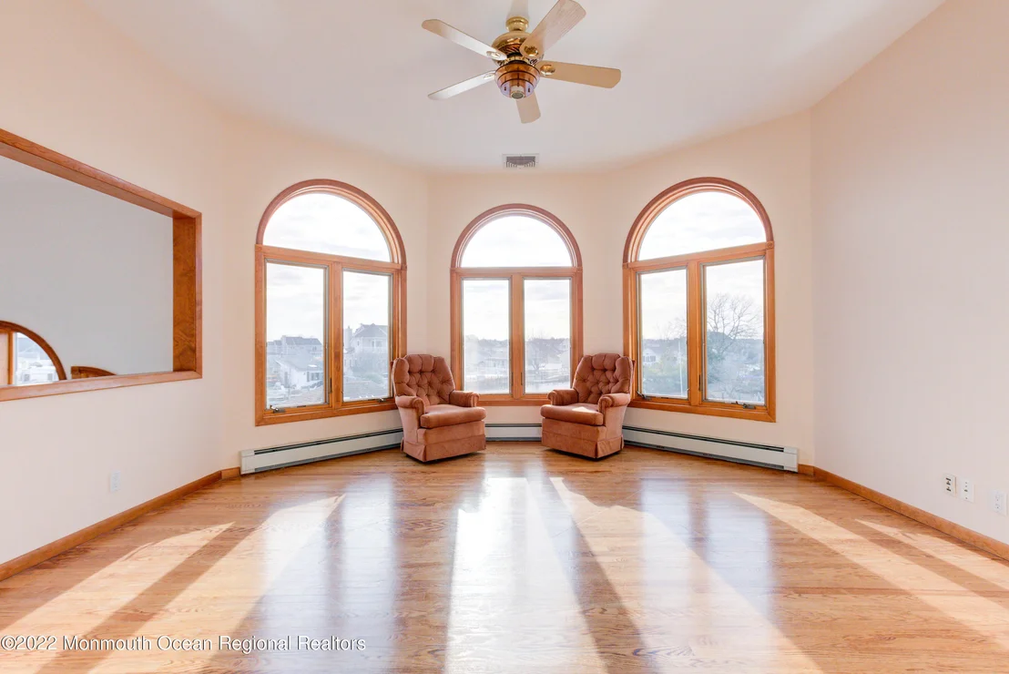 Photo of 1009 Plimsoll Pt