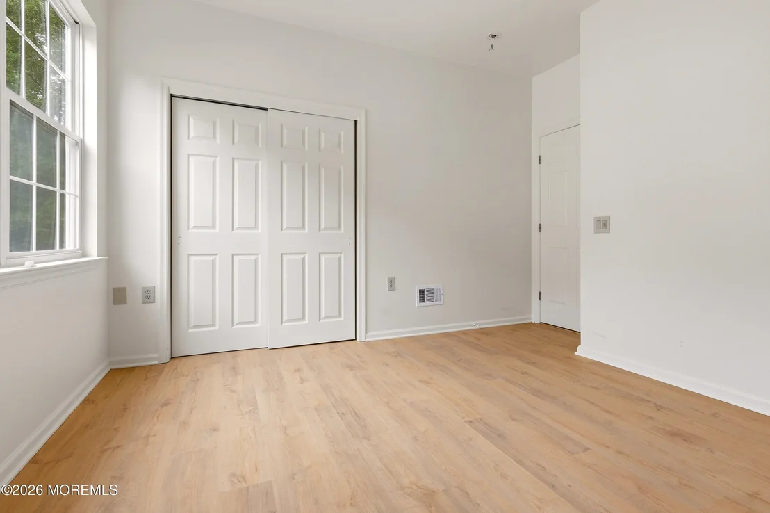 Photo of 33 Valley Stream Place