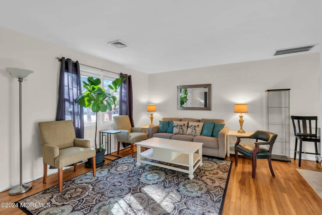 Photo of 512 N Shore Drive