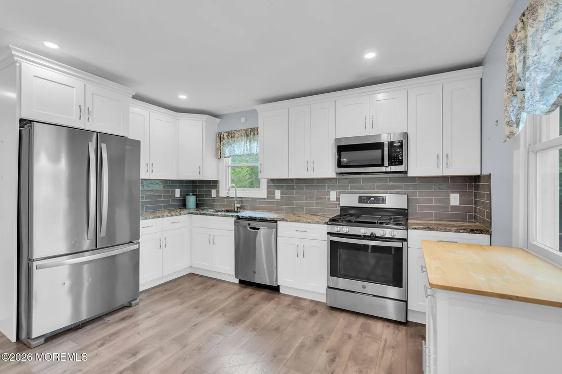 Photo of 1600 Parkview Boulevard