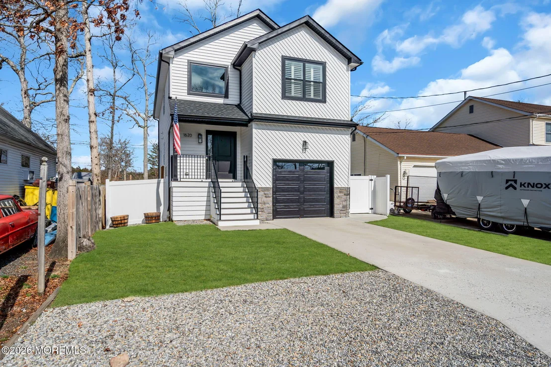Photo of 1620 Ewart Road