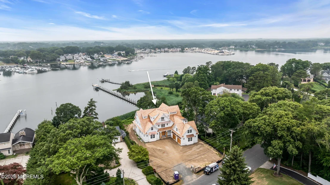 Photo of 2639 River Road