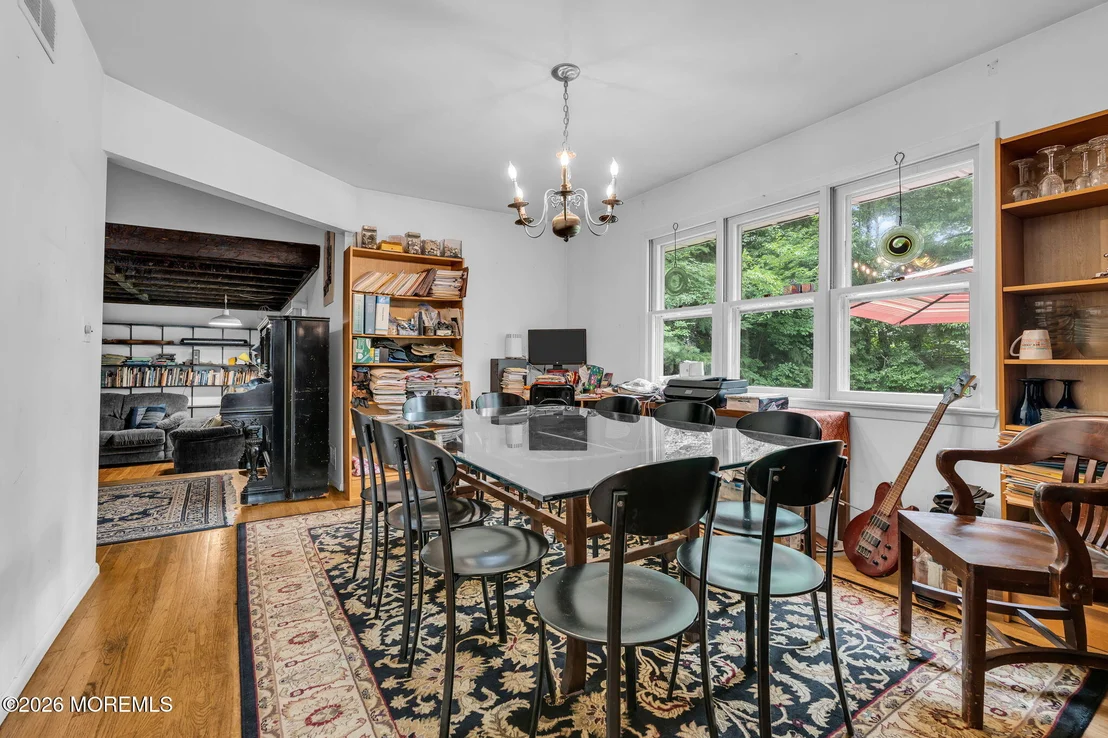 Photo of 343 River Road