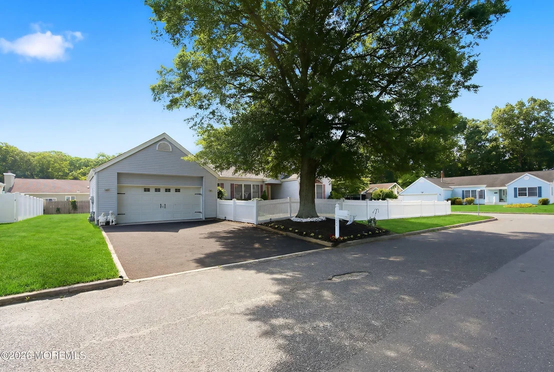 Photo of 101 Foxwood Lane