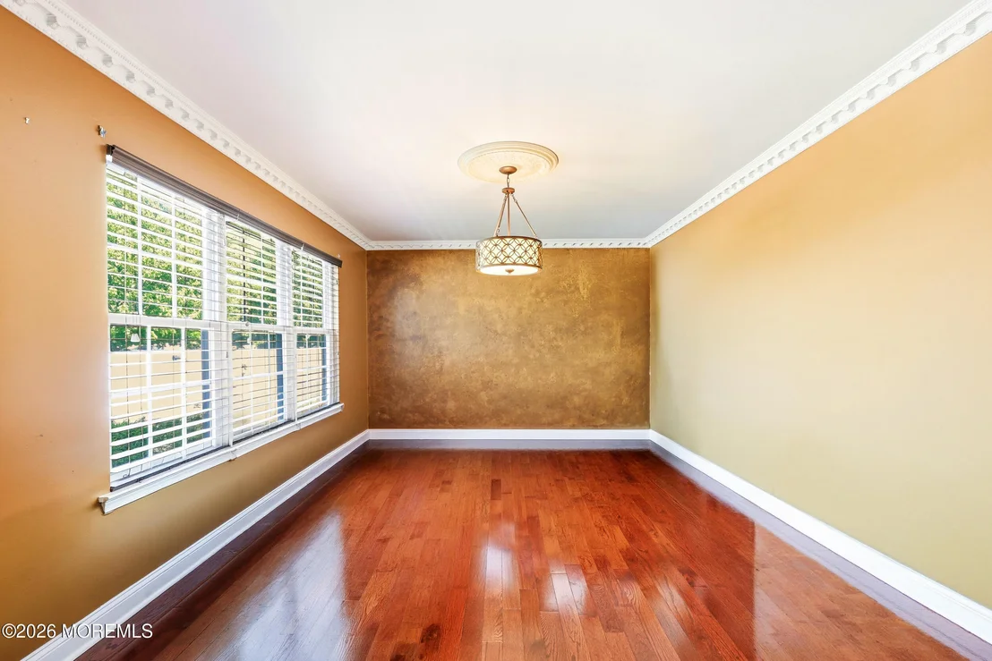 Photo of 339 Murray Drive