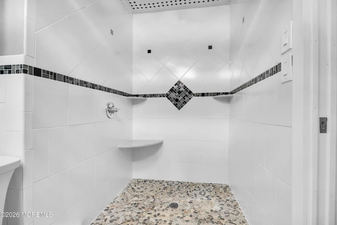 Photo of 416 Oak Tree Road
