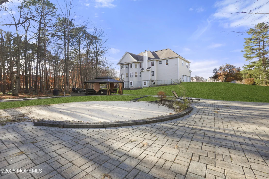 Photo of 2 Woods Edge Drive