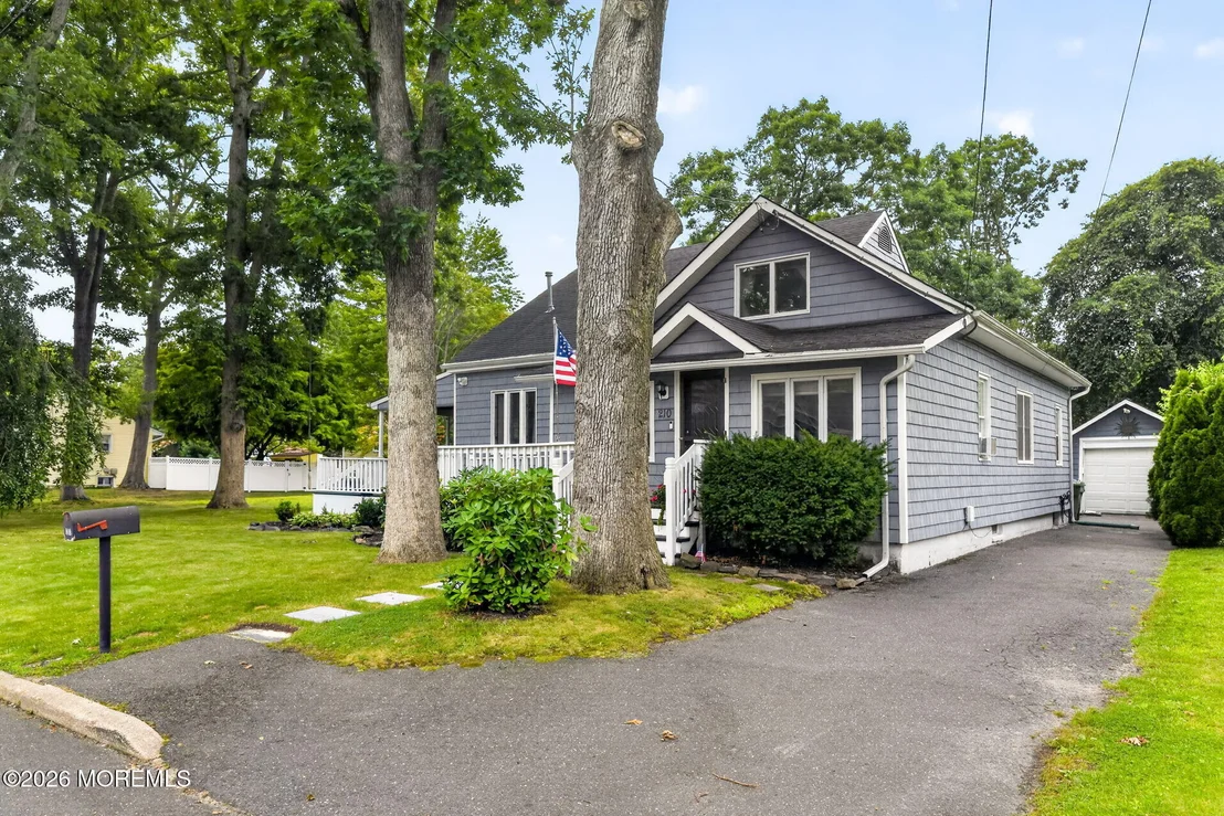 Photo of 210 Robbins Road