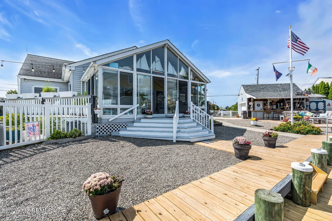 Photo of 237 Bay Shore Drive