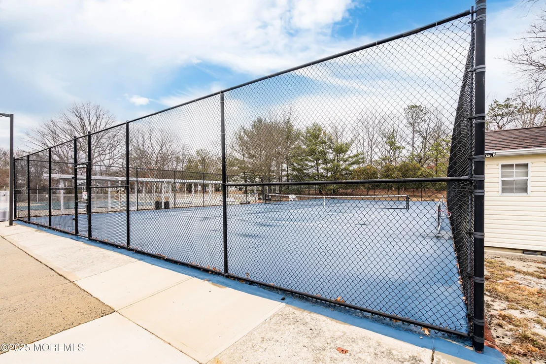 Photo of 32 Pine Oak Boulevard