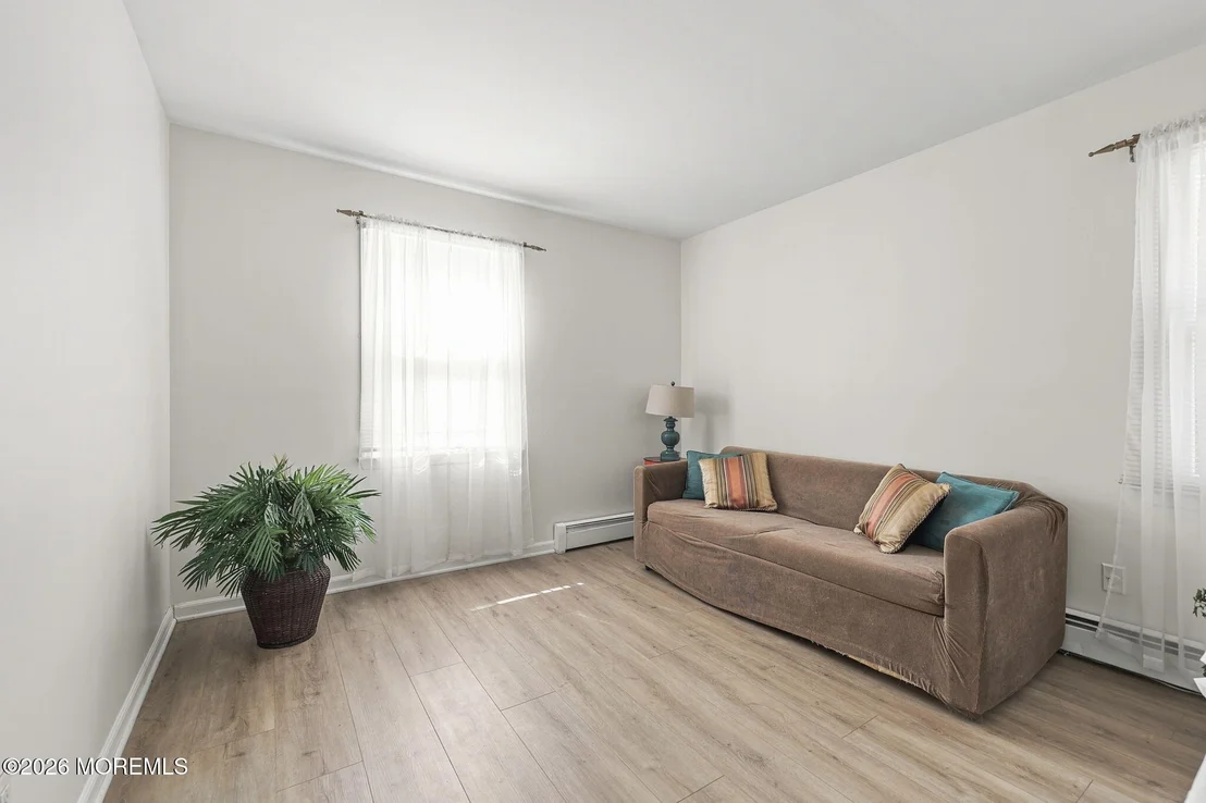 Photo of 6 Grant Road