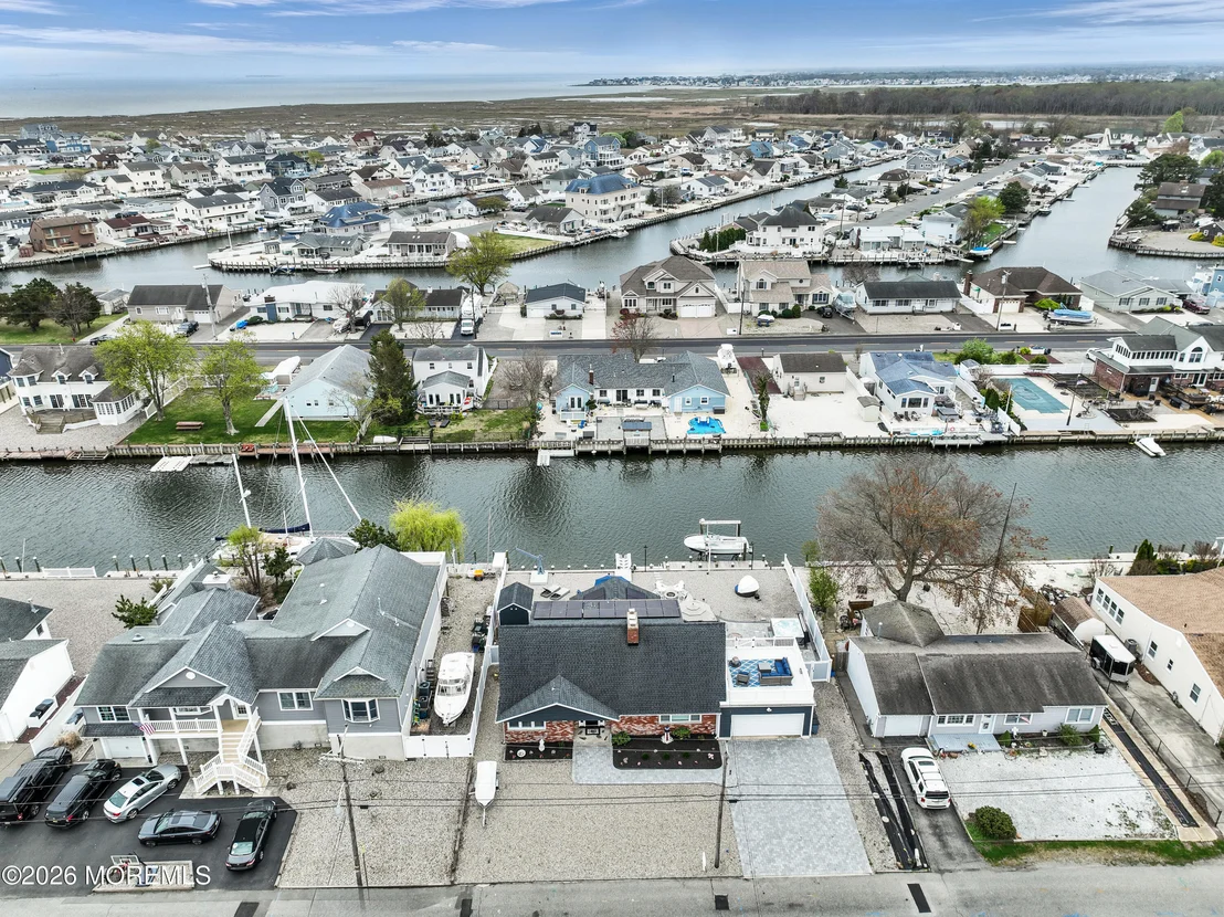 Photo of 933 Montauk Drive