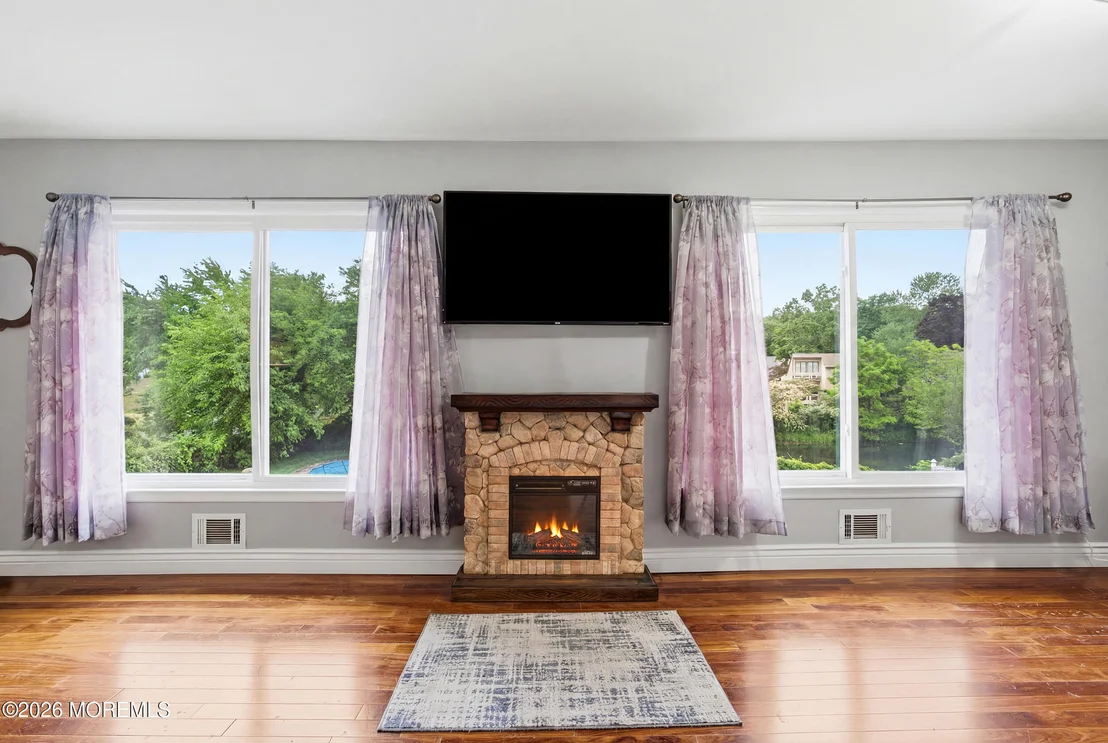 Photo of 652 Brookside Drive