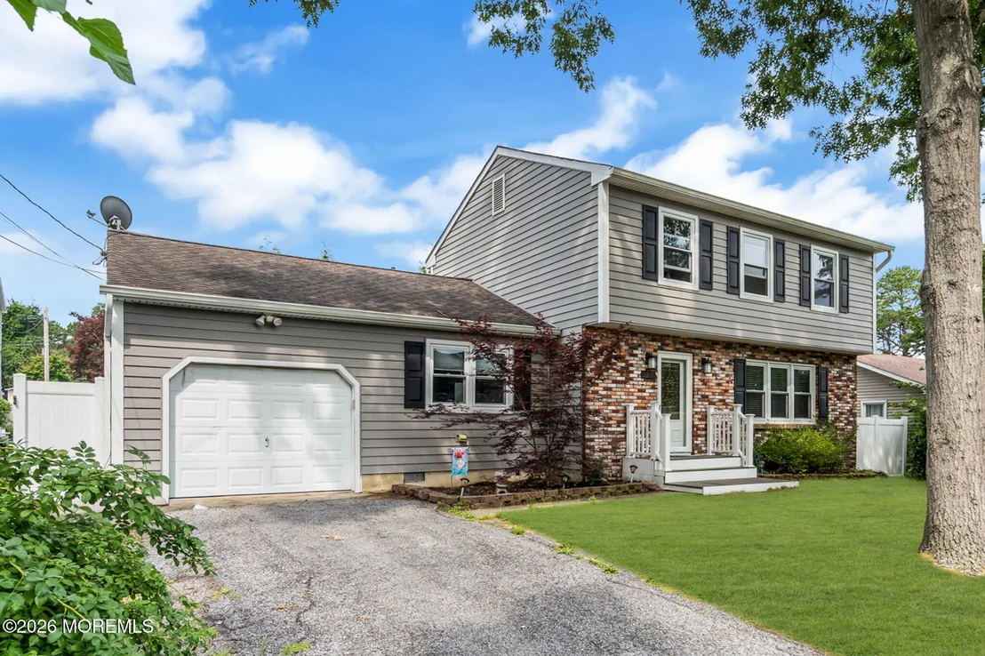 Photo of 2209 Crestwood Drive