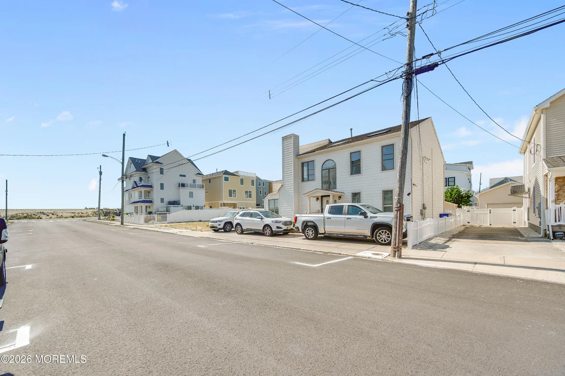 Photo of 3 7th Avenue