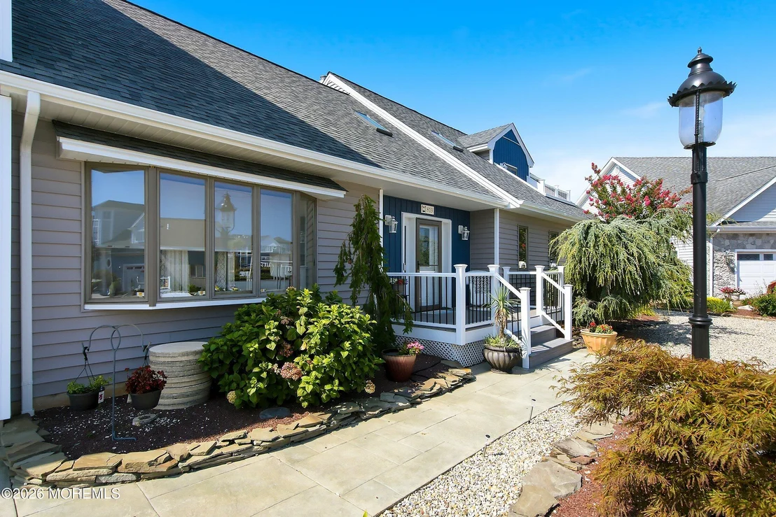 Photo of 819 Forepeak Drive