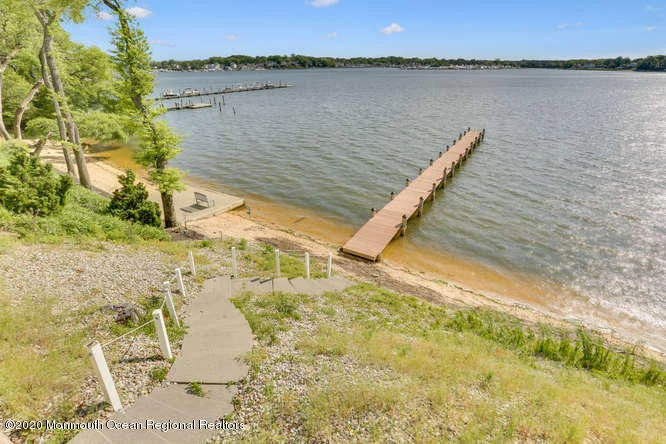 Photo of 2567 River Road