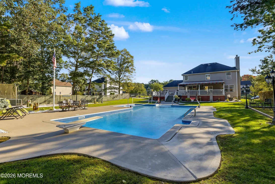 Photo of 611 Winterberry Boulevard