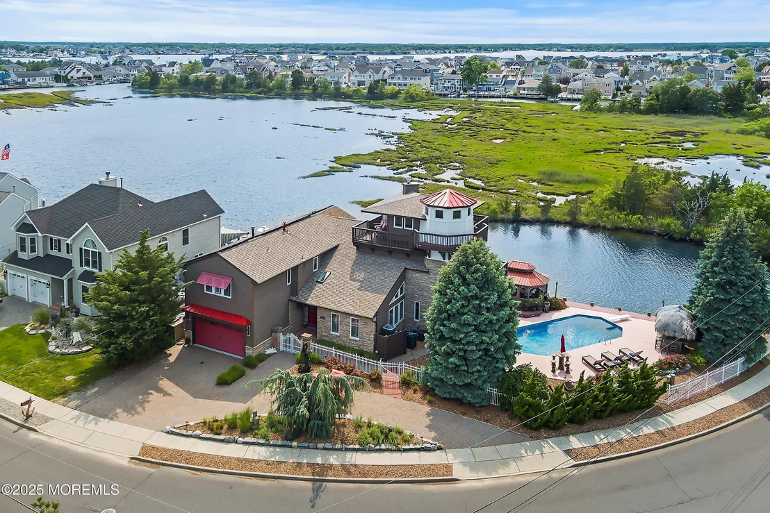 Photo of 54 Cedar Island Drive