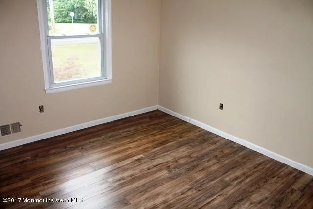 Photo of 633 W Commodore Boulevard