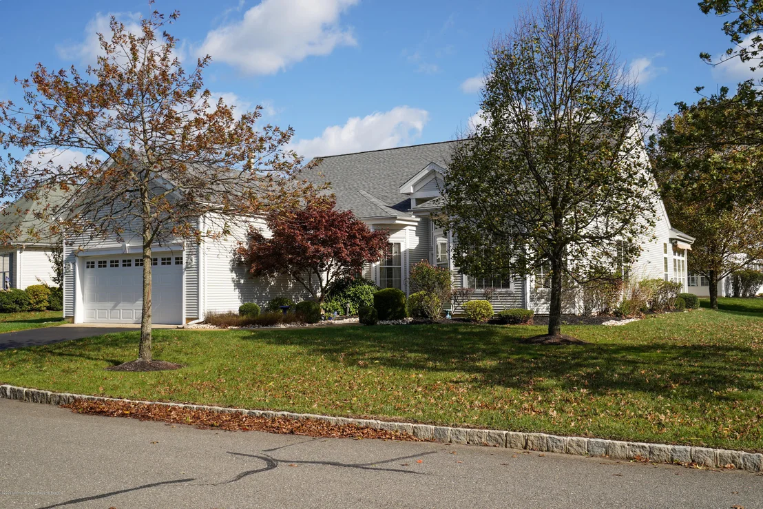 Photo of 2570 Collier Road