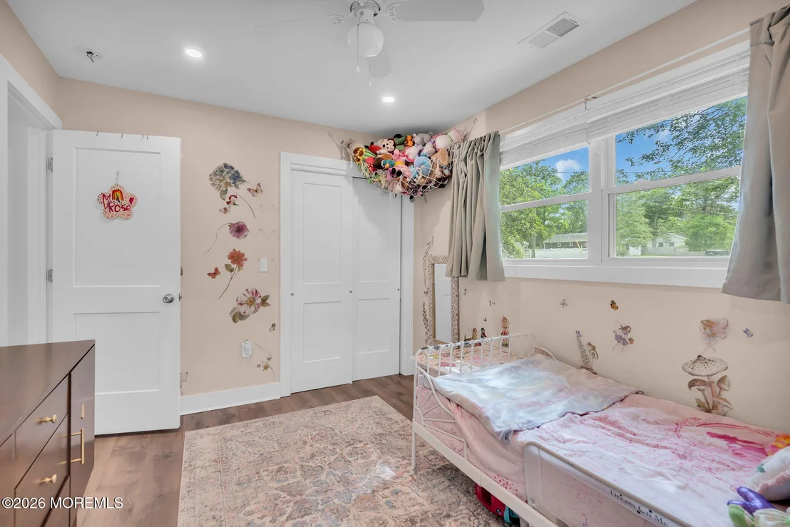 Photo of 1600 Parkview Boulevard