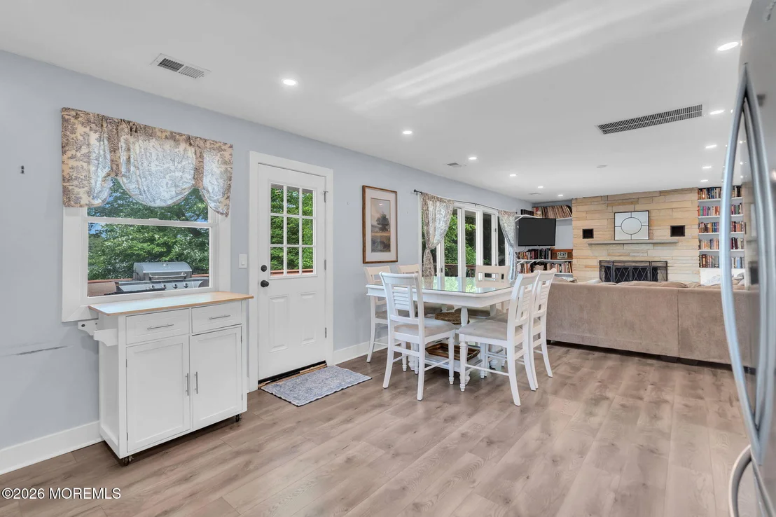 Photo of 1600 Parkview Boulevard
