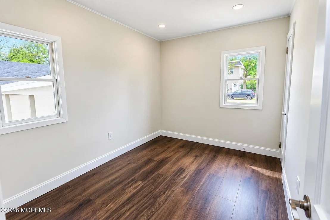 Photo of 856 E Concourse