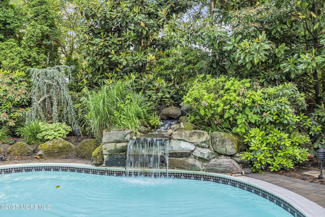 Photo of 635 Winding River Road