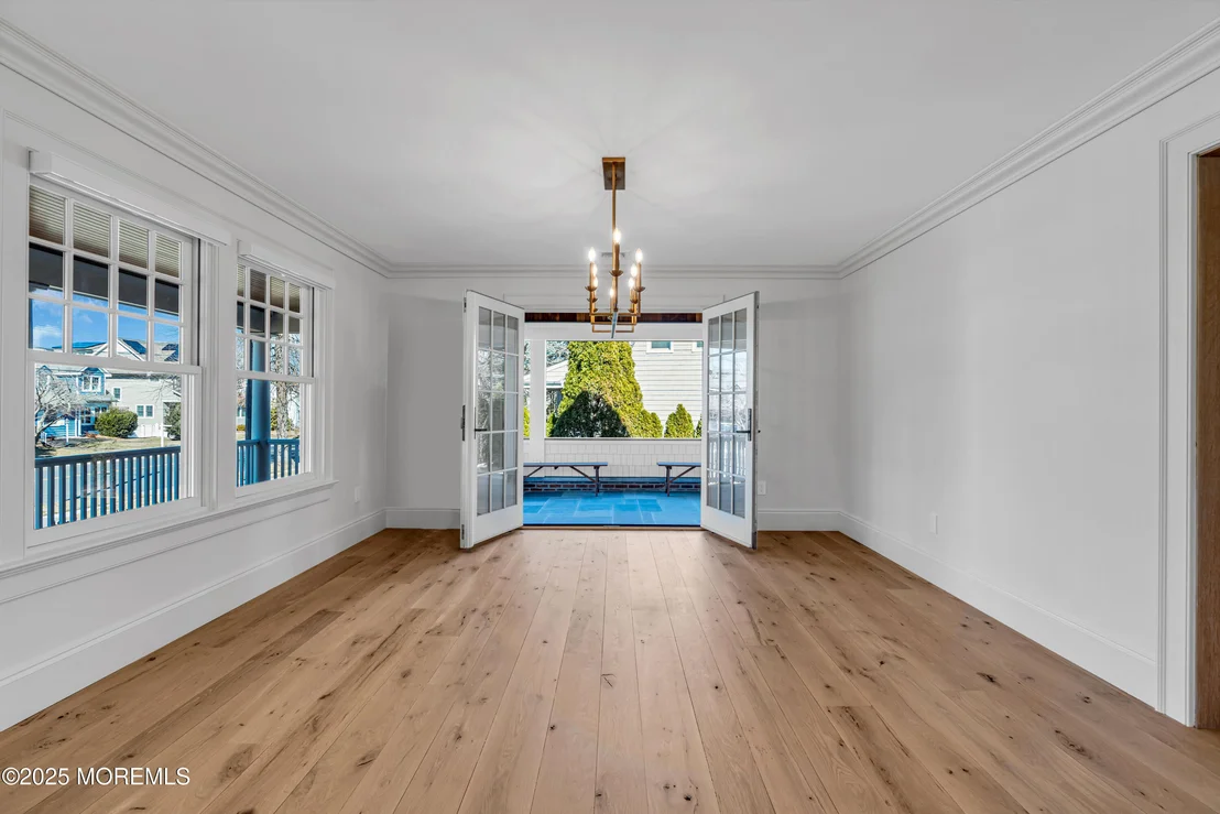 Photo of 327 South Boulevard