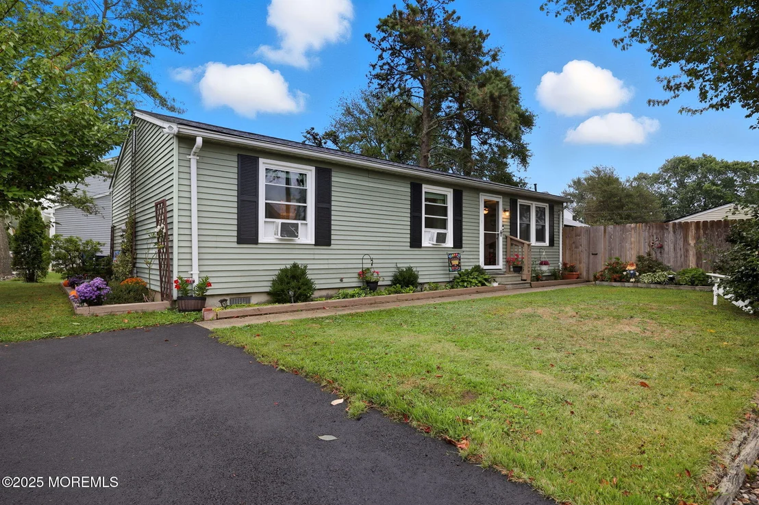 Photo of 1015 Tampa Road