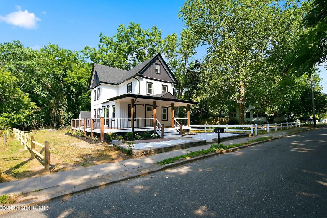 Photo of 164 Maple Avenue