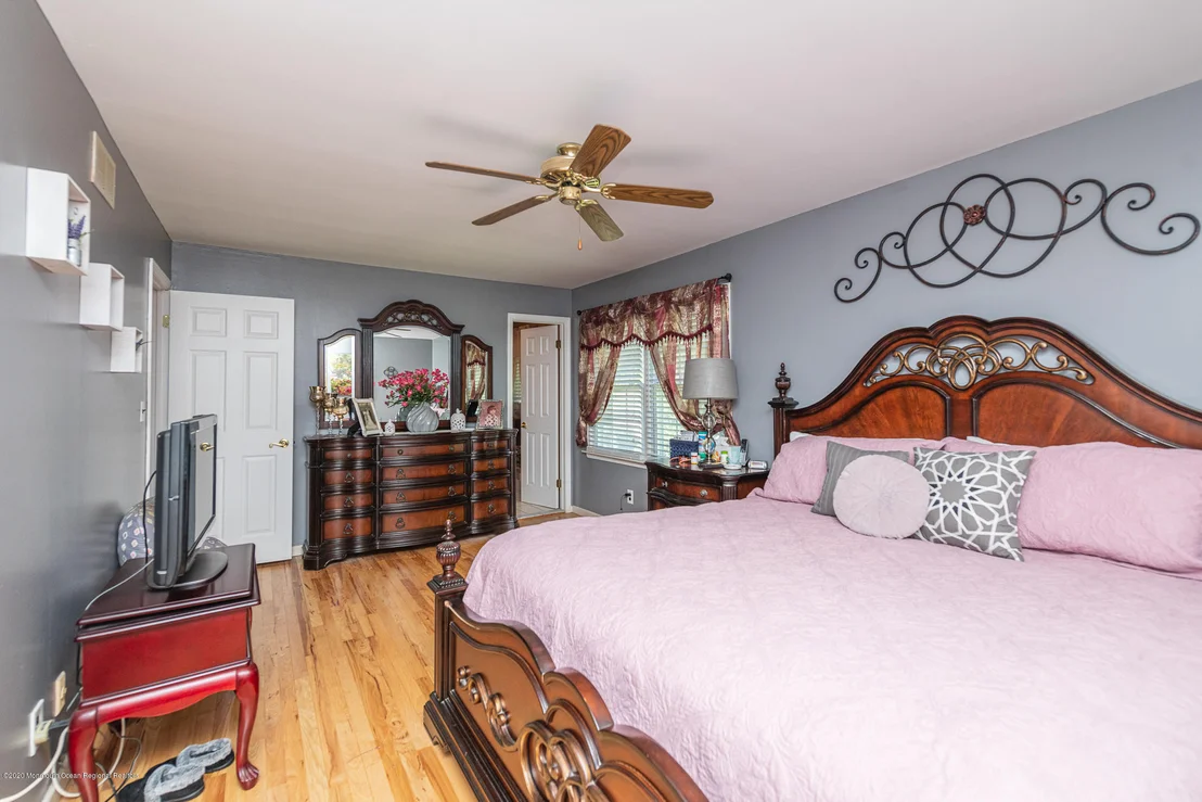 Photo of 220 Colonial Drive