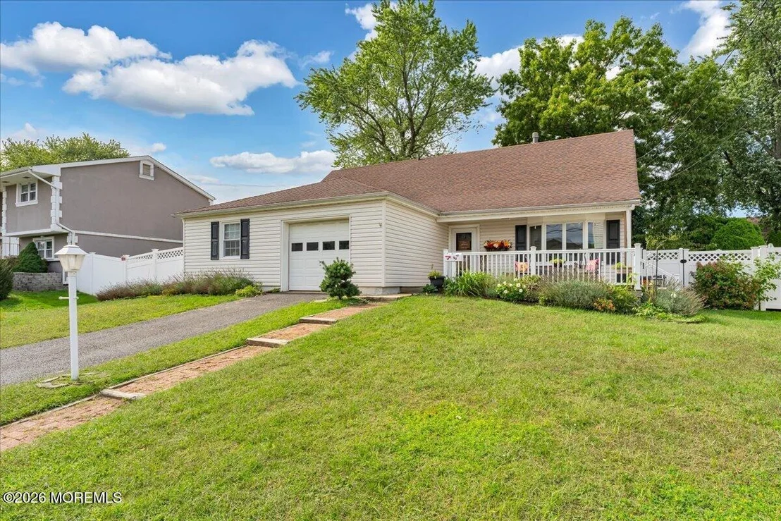 Photo of 48 Cresci Boulevard