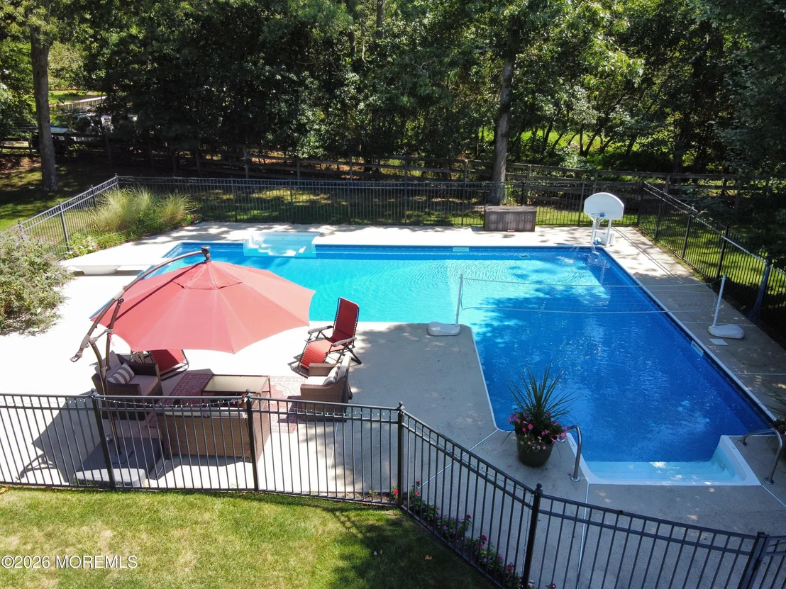 Photo of 433 Meadowood Road