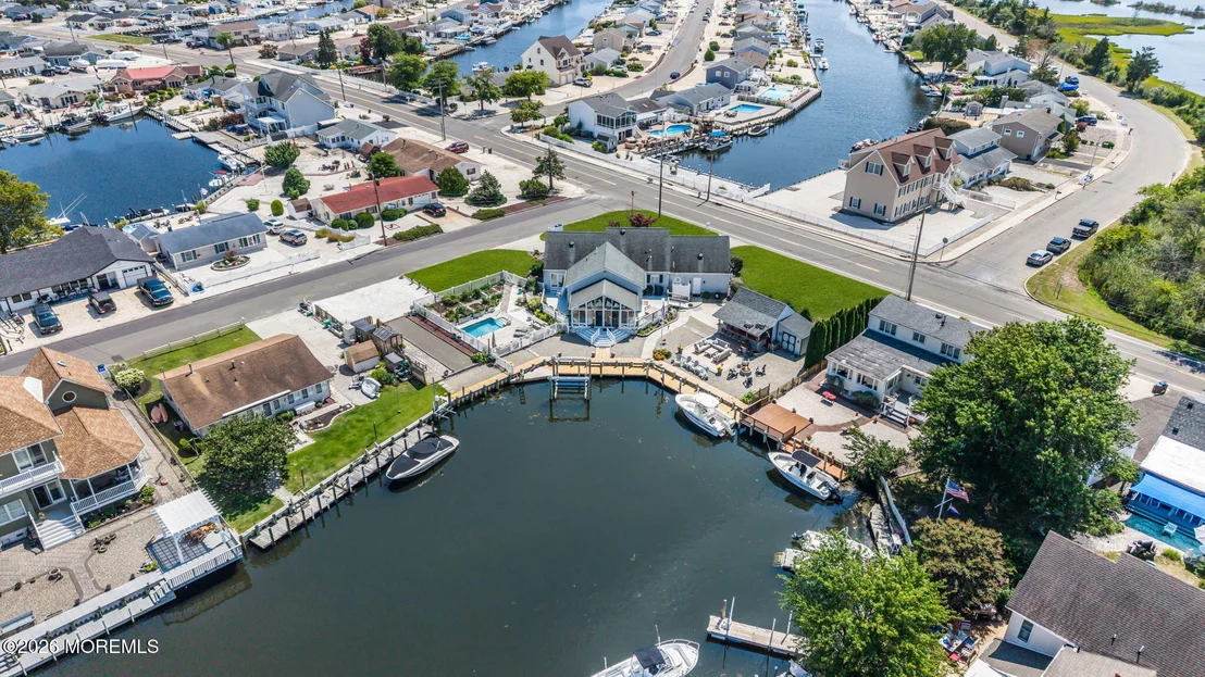 Photo of 237 Bay Shore Drive
