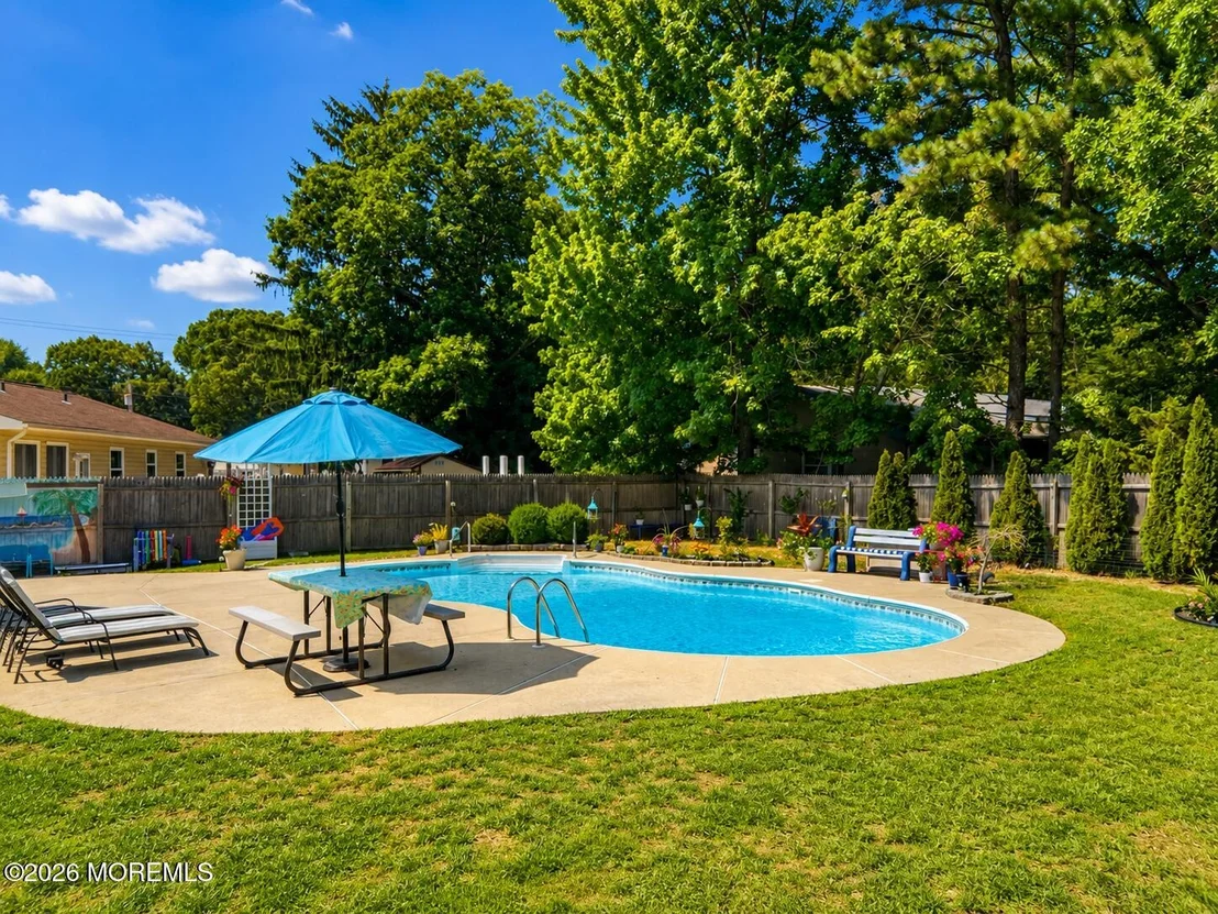 Photo of 110 Pineway Drive