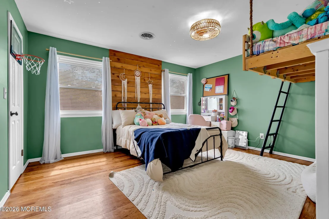 Photo of 4 Oak Leaf Lane