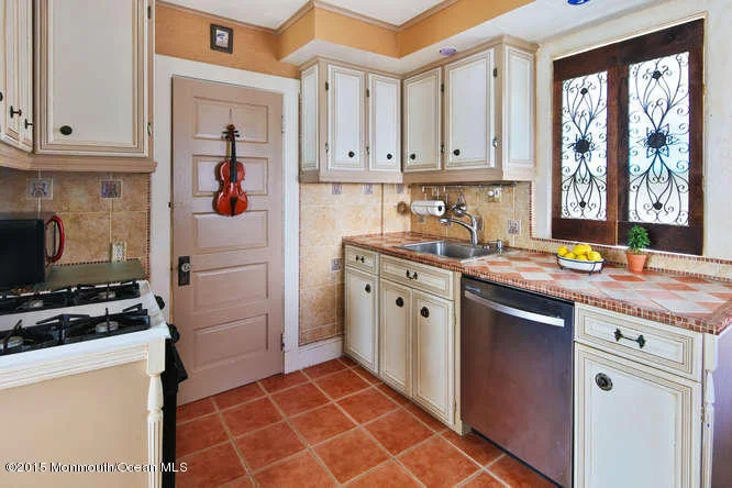 Photo of 115 Abbott Avenue