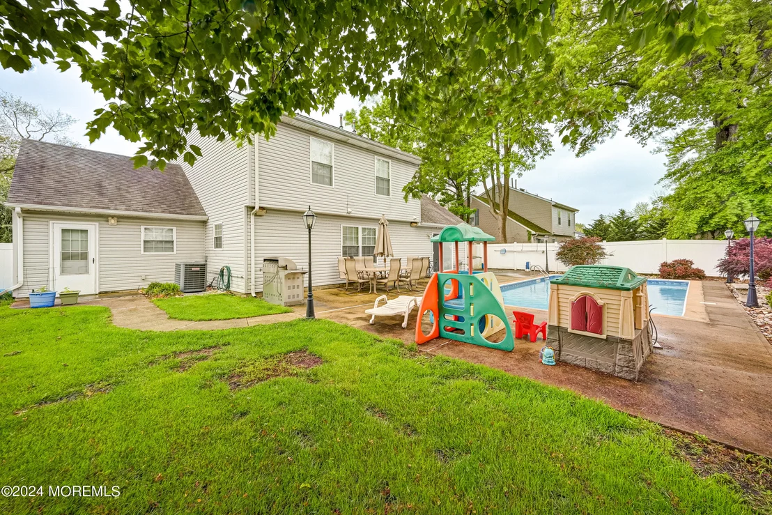 Photo of 637 Clark Avenue