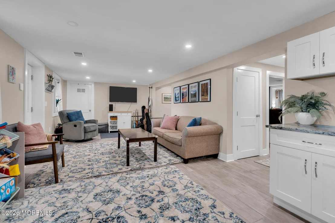Photo of 1600 Parkview Boulevard