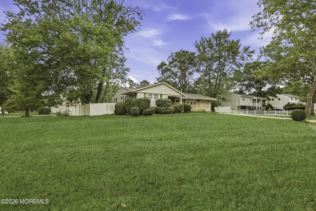 Photo of 1006 Amethyst Drive