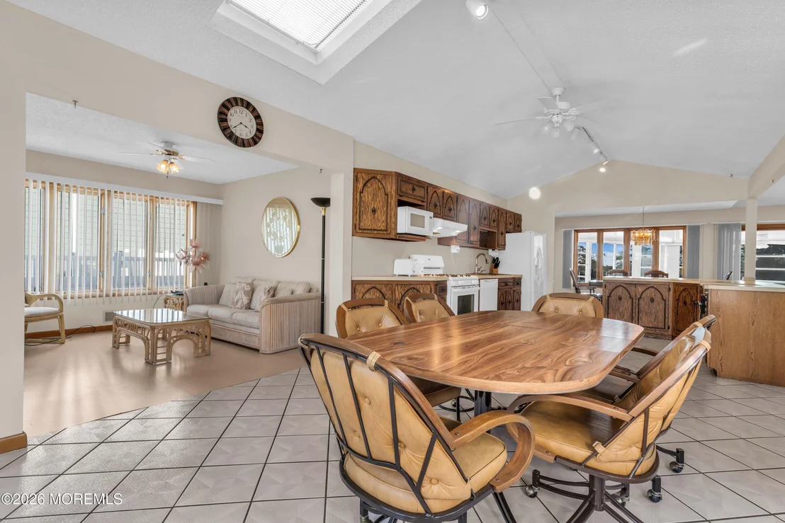 Photo of 1007 Laurel Boulevard