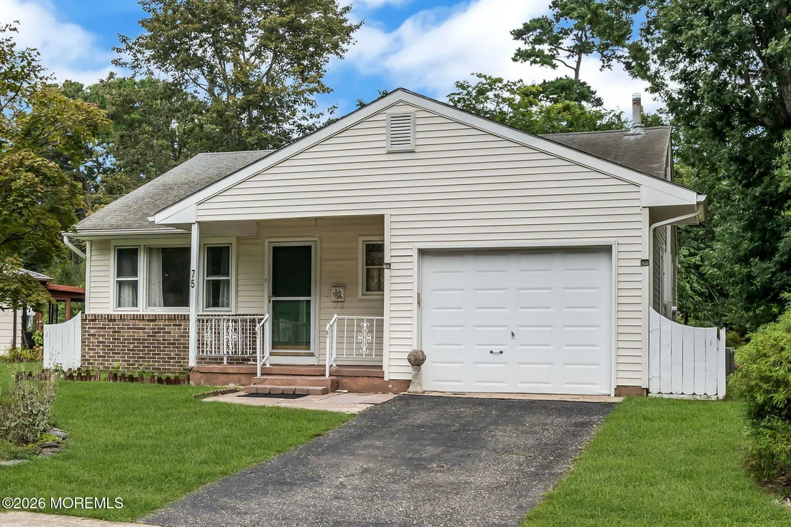 Photo of 75 Columbine Circle
