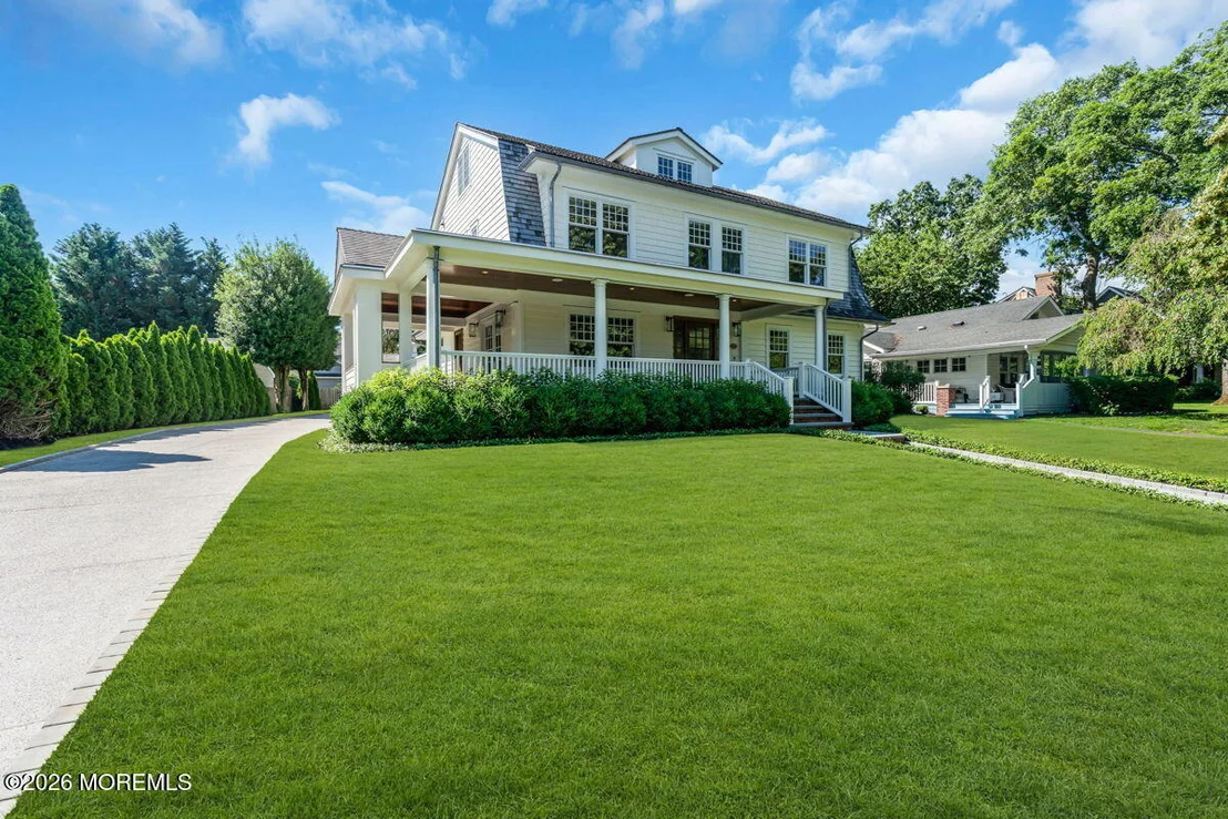 Photo of 327 South Boulevard
