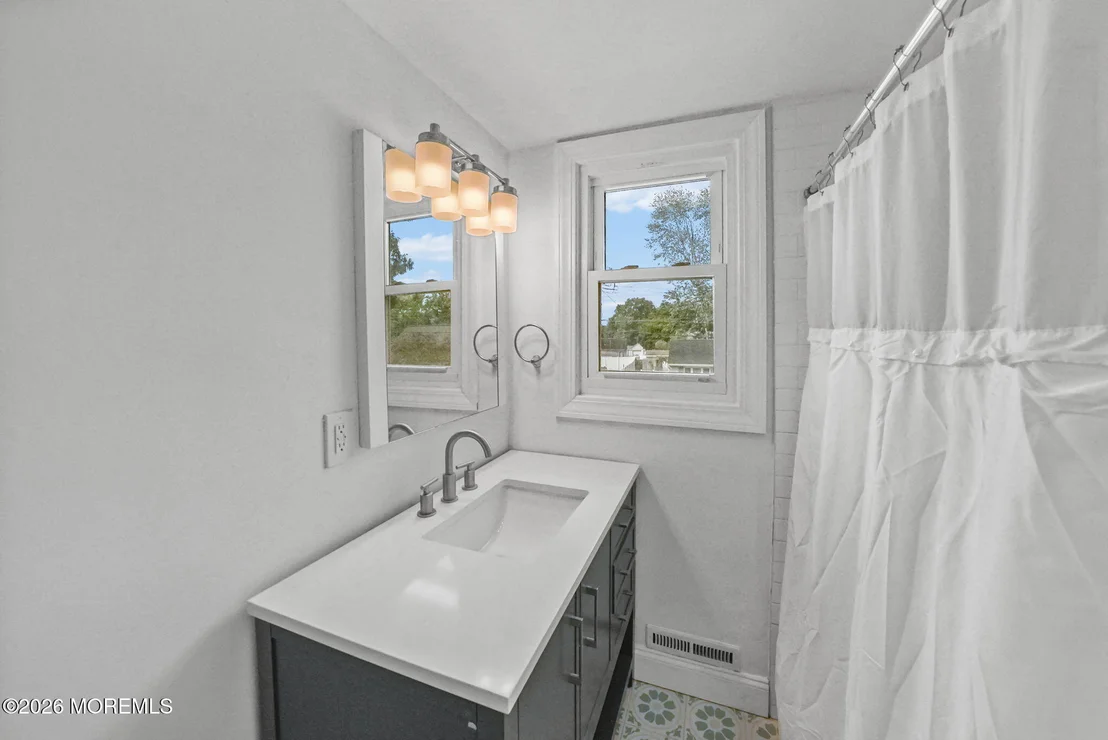 Photo of 105 Roosevelt Drive