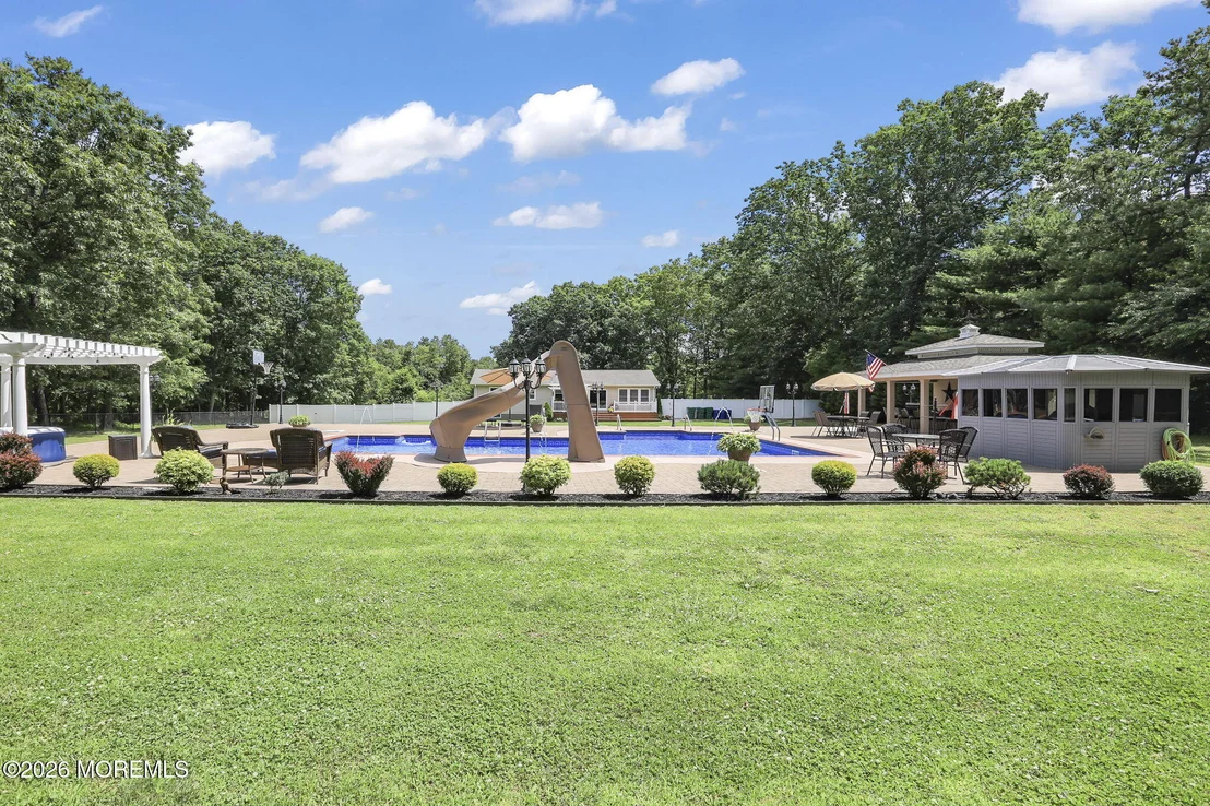Photo of 296 Sunnybrook Road