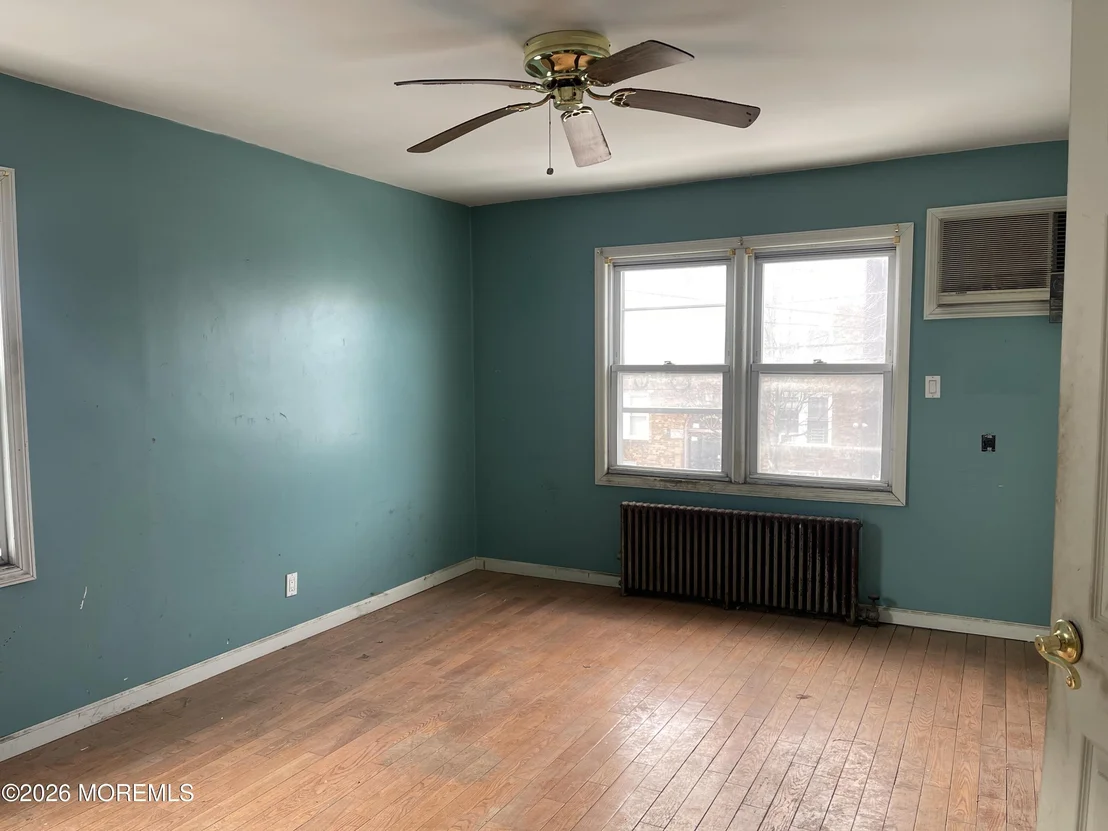 Photo of 12 Broadway